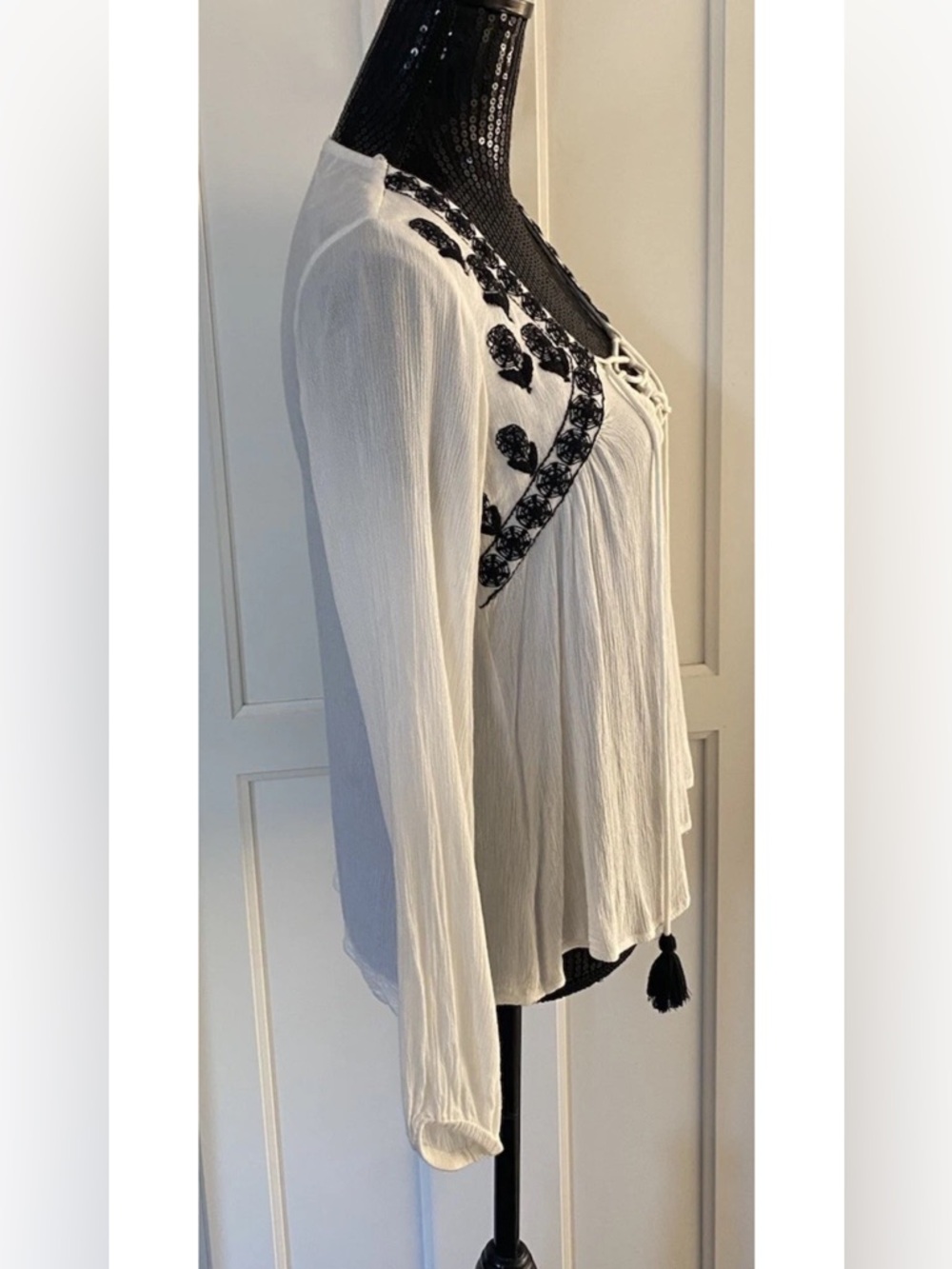 Tiffosi Women's Ivory Peasant Boho Blouse Top with Black Embroidery Women’s Sz S - Picture 6 of 16